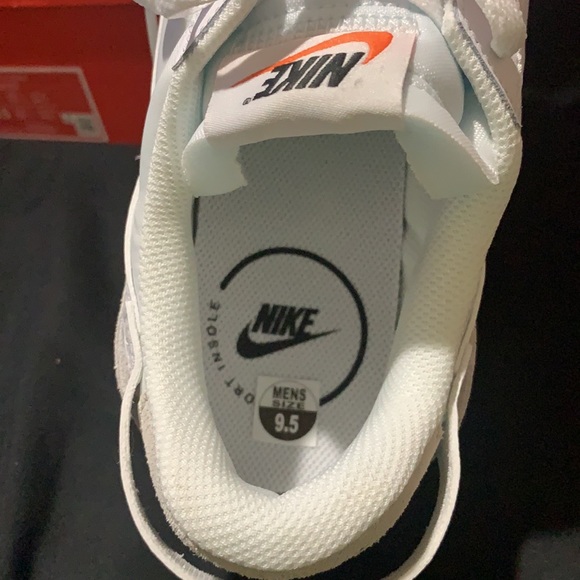 NIKE MEN SNEAKERS  NEW IN BOX SIZES 91/2 / 10 / 101/2 / 11 / 12 / (5) PAIR - Picture 6 of 6